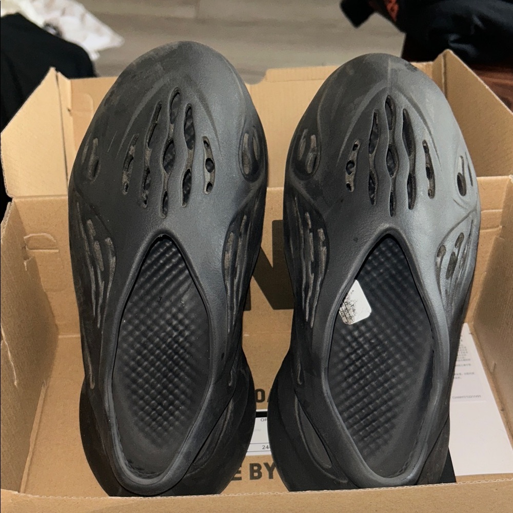 Black Foam Runners YEEZY